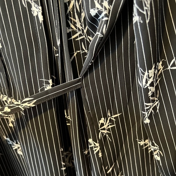 In Every Story Black & White Stripe & Leafy Print Tunic Top w/tie at waist sz 2X - Picture 10 of 12